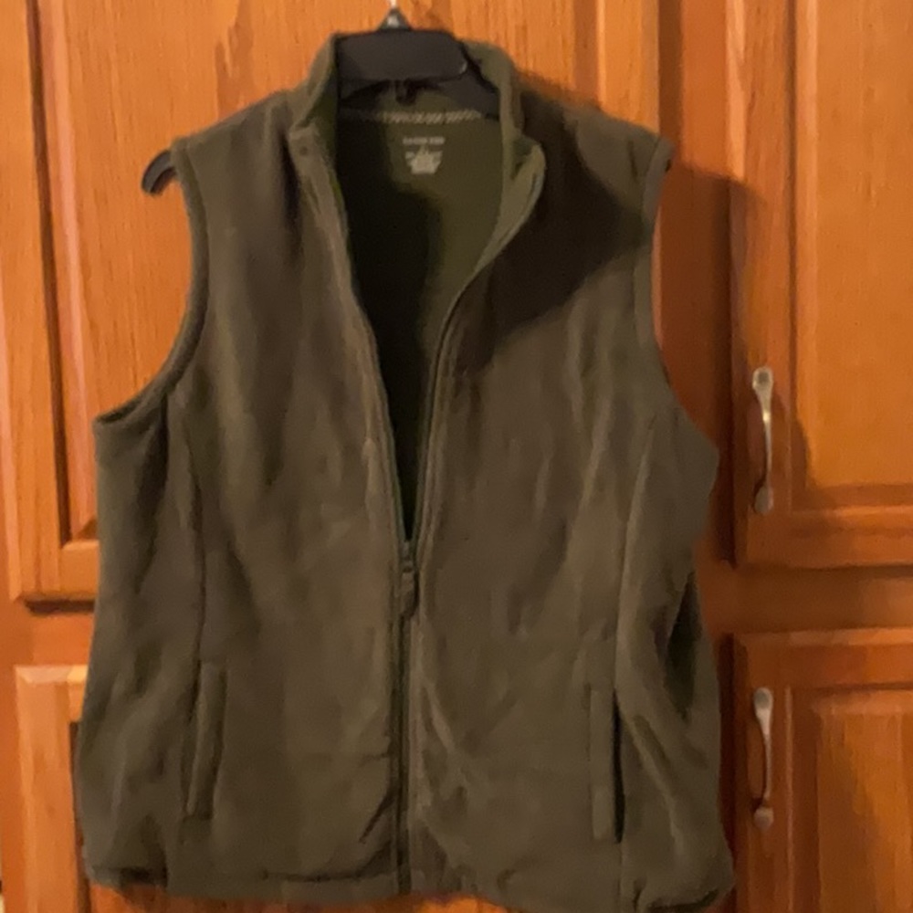 Gently used lands end boys  zip front vest size large (14-16)